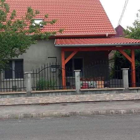 Napsugar Apartmanhaz Balatonlelle Extérieur photo