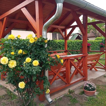 Napsugar Apartmanhaz Balatonlelle Extérieur photo
