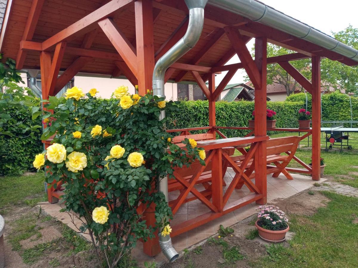 Napsugar Apartmanhaz Balatonlelle Extérieur photo