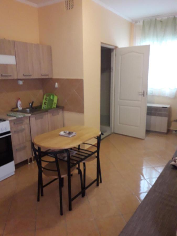 Napsugar Apartmanhaz Balatonlelle Extérieur photo