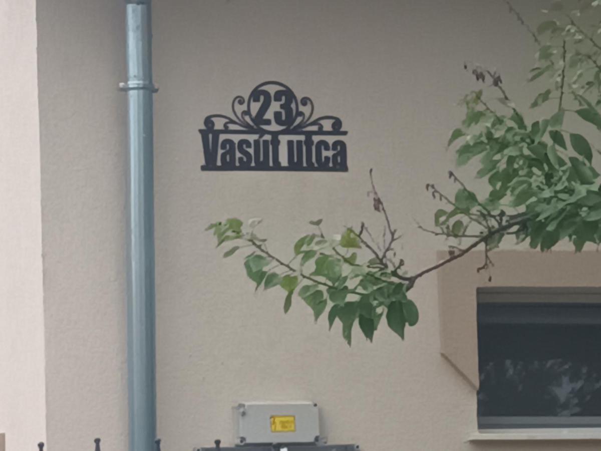 Napsugar Apartmanhaz Balatonlelle Extérieur photo